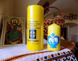 115 тисяч різдвяних свічок декорувала молодь з особливими потребами Карітасу Львова